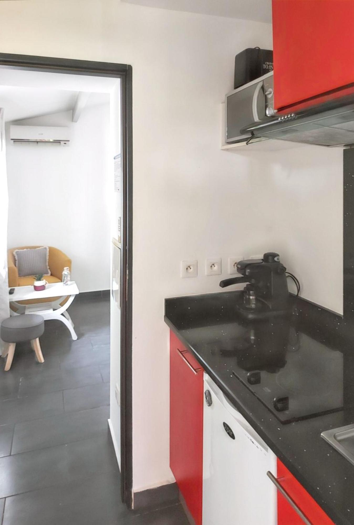 Maison d'Une Chambre: Poolside Retreat with Garden and Wi-Fi Ravine des Cabris Exterior photo