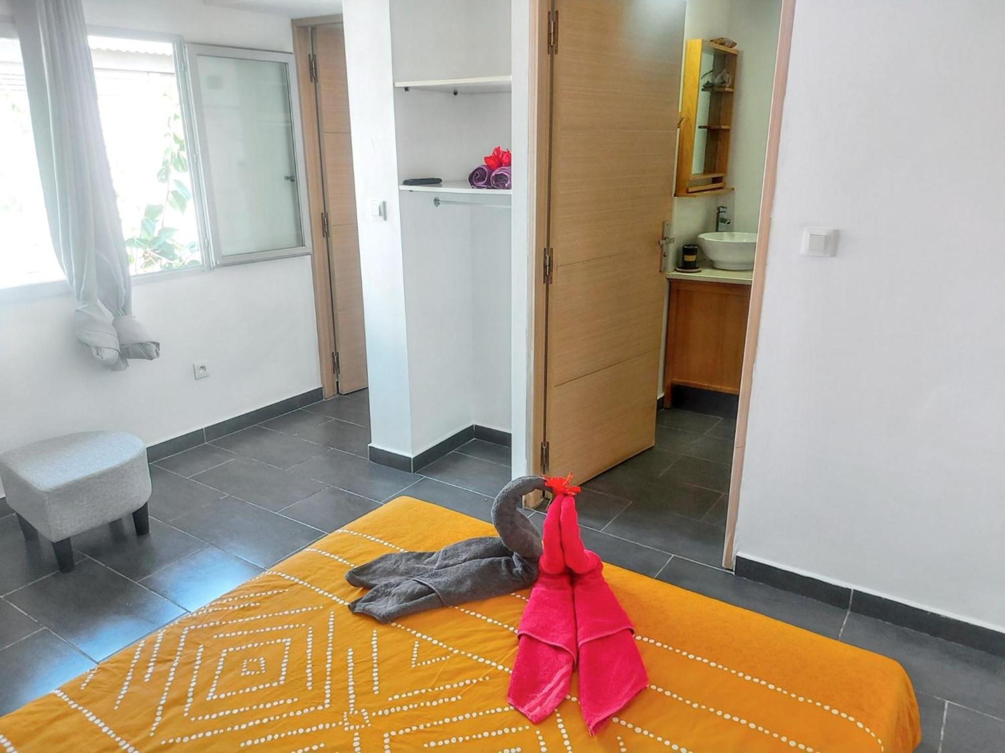 Maison d'Une Chambre: Poolside Retreat with Garden and Wi-Fi Ravine des Cabris Exterior photo