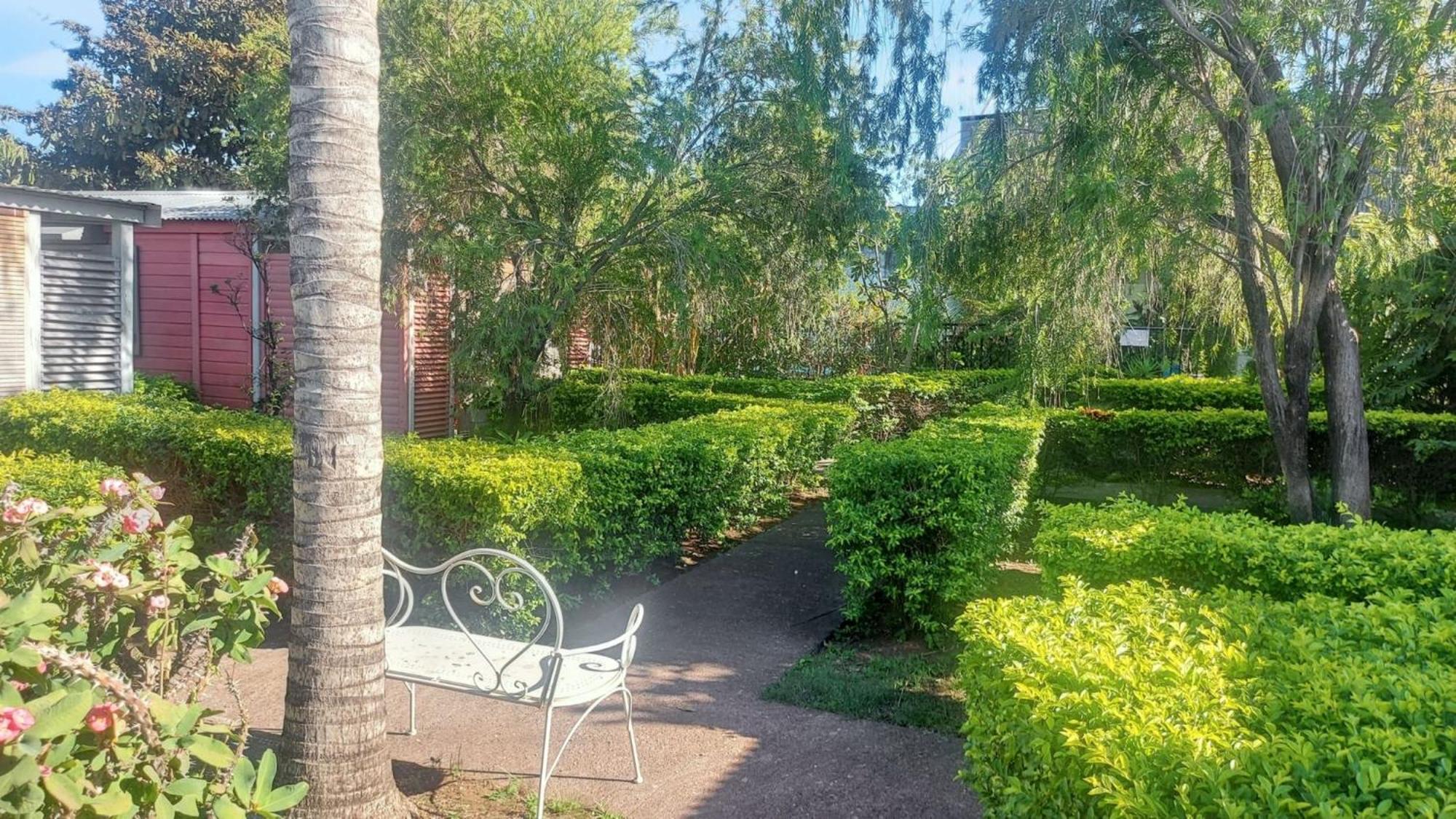 Maison d'Une Chambre: Poolside Retreat with Garden and Wi-Fi Ravine des Cabris Exterior photo